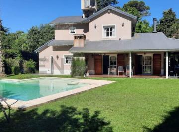 Quinta vacacional · 120m² · 4 Ambientes · 3 Cocheras · Quinta en Alquiler en Villa Elisa