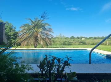 Casa · 145m² · 2 Dormitorios · Casa Quinta en Colonia con Pileta y Paisaje Divino!