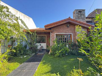 Casa de 4 ambientes, Morón · Casa 4 Ambientes con Jardin en Castelar