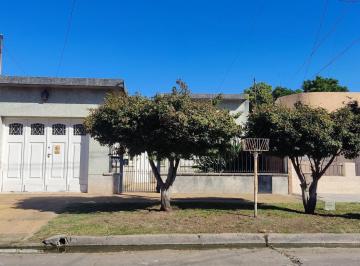 Casa · 110m² · 3 Ambientes · 1 Cochera · Casa en Moldes Al 200, Llavallol