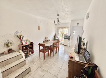 Casa · 70m² · 3 Ambientes · 1 Cochera · Duplex en Venta Actualizado en Escobar con Patio, Parrilla y Cochera