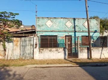 Casa · 108m² · 4 Ambientes · 1 Cochera · Casa en Venta a Restaurar en Goya Corrientes