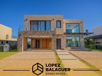 Casa · 400m² · 4 Ambientes · 2 Cocheras · Casa de 4 Amb a Estrenar a La Laguna en Bº Santo Domingo
