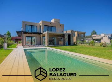 Casa · 400m² · 4 Ambientes · 2 Cocheras · Casa de 4 Amb a Estrenar a La Laguna en Barrio Santo Domingo Posible Permuta