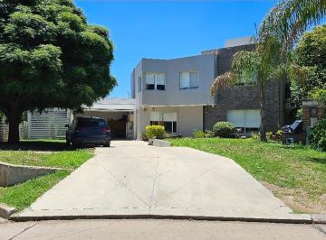Casa · 415m² · 5 Ambientes · 6 Cocheras · Casa en Venta Valle Escondido - El Balcón!