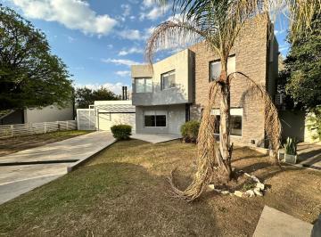 Casa · 415m² · 5 Ambientes · 6 Cocheras · Casa en Venta Valle Escondido - El Balcón!