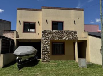 Casa · 165m² · 5 Ambientes · 2 Cocheras · Casa en San José en Venta Impecable