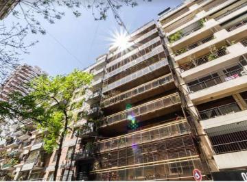Departamento · 165m² · 6 Ambientes · 1 Cochera · Piso Completo de 200 m² con Patio Propio y Cochera.
