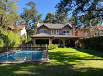 Casa · 256m² · 5 Ambientes · 2 Cocheras · Estancia Alvear - 4 Dorm - Galeria Pileta