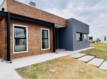 Casa · 190m² · 4 Ambientes · 1 Cochera · Casa en Barrio Pueblos del Plata - Villalobos