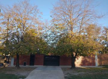 Casa · 316m² · 5 Ambientes · 5 Cocheras · Casa de 5 Ambientes Construida en Dos Plantas con Piscina La Propiedad Se Encuentra en Una Zo.