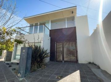 Casa · 118m² · 6 Ambientes · 1 Cochera · Retasado - Venta Casa a m de Area Central - Km 3