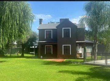 Quinta vacacional · 200m² · 4 Ambientes · 5 Cocheras · Quinta en Venta en Moreno Cerca de Acceso Oeste