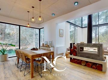 Casa · 245m² · 5 Ambientes · 2 Cocheras · Casa en Venta en Costa Esmeralda con Gas y Piscina