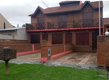 Casa de 7 ambientes, Santa Clara del Mar · Triplex Venta, Bien Ubicado.