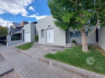 Casa · 175m² · 4 Ambientes · 2 Cocheras · Venta Casa 3 Dorm. en 1 Planta C/pileta - B° 12 de Septiembre Parque - Cipolletti