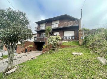 Casa · 217m² · 4 Ambientes · 1 Cochera · Casa en Venta 4 Ambientes con Garage ~ Barrio San Carlos Mar del Plata