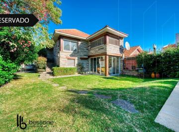 Casa · 384m² · 5 Ambientes · 2 Cocheras · Vendo Casa en Los Troncos Lote 836 m²