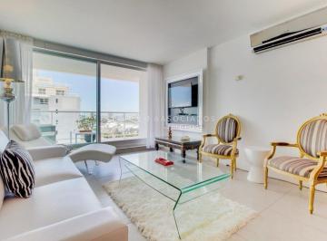 Foto1 · Apartamento en Venta en Piso Alto en Torre Yoo, Punta del Este.