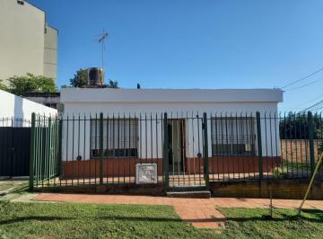 Casa de 4 ambientes, Zárate · Castelli 300