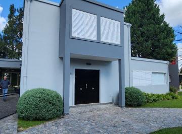 Casa · 200m² · 5 Ambientes · 1 Cochera · Casa en Venta, Canning, Malibú. 200 m² Cub. 5 Amb.