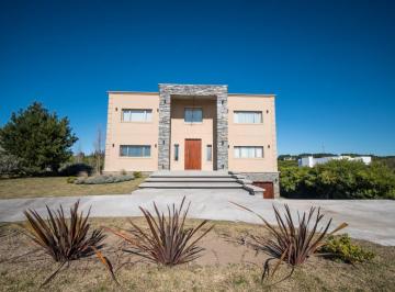Casa · 362m² · 6 Ambientes · 2 Cocheras · Casa en Venta 6 Ambientes Costa Esmeralda