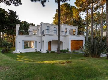 Casa · 250m² · 5 Ambientes · 2 Cocheras · Casa en Venta 5 Ambientes Pinamar Norte