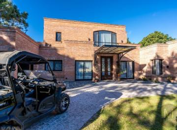 Casa · 240m² · 5 Ambientes · 1 Cochera · Casa en Venta 5 Ambientes Pinamar La Herradura