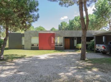 Casa · 233m² · 5 Ambientes · 1 Cochera · Casa en Venta 5 Ambientes Pinamar La Herradura
