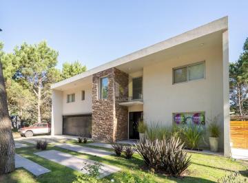 Casa · 450m² · 5 Ambientes · 2 Cocheras · Casa en Venta 5 Ambientes Pinamar La Herradura