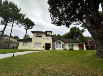 Casa · 232m² · 5 Ambientes · 1 Cochera · Casa en Venta 5 Ambientes Pinamar La Herradura