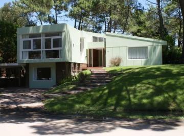 Casa · 300m² · 5 Ambientes · 1 Cochera · Casa en Venta 5 Ambientes Pinamar Centro