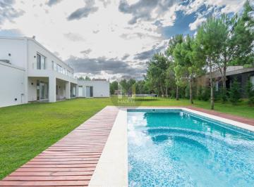 Casa · 402m² · 6 Ambientes · 2 Cocheras · Casa en Venta 6 Ambientes Pinamar La Herradura