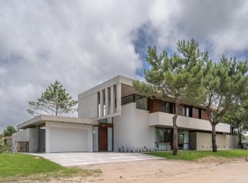 Casa · 278m² · 5 Ambientes · 2 Cocheras · Casa en Venta 5 Ambientes Pinamar La Herradura