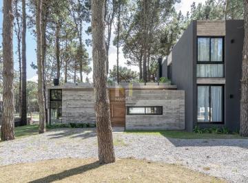 Casa · 200m² · 5 Ambientes · Casa en Venta 5 Ambientes Pinamar Golf