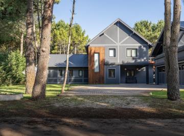 Casa · 327m² · 6 Ambientes · 4 Cocheras · Casa en Venta 6 Ambientes La Herradura Pinamar