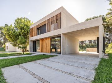 Casa · 239m² · 5 Ambientes · 1 Cochera · Casa en Venta Pioneros Pinamar