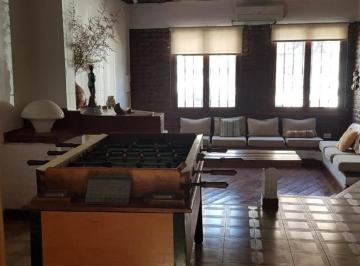Casa · 220m² · 4 Ambientes · 1 Cochera · Casa en Inmejorable Ubicacion en Nuñez