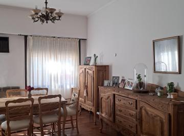 Casa de 8 ambientes, La Plata · Venta Casa 4 Dorm. en Excelente Ubicación. Constructoras.