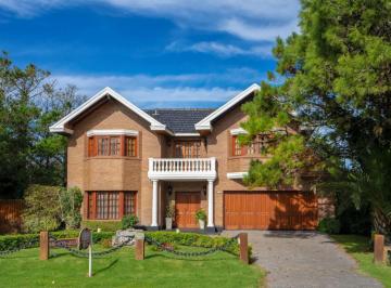 Casa · 400m² · 7 Ambientes · 2 Cocheras · Casa en Venta Pinamar Centro