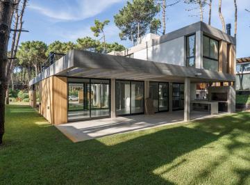 Casa · 221m² · 5 Ambientes · 2 Cocheras · Casa en Venta 5 Ambientes Pinamar Barrio Pioneros