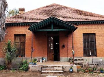 Casa · 200m² · 6 Ambientes · 1 Cochera · Chalet Histórico de Los Ingleses en Palmira