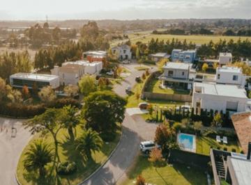Terreno · 300m² · Construye Tu Sueño: Últimos Lotes en "Zafiros"