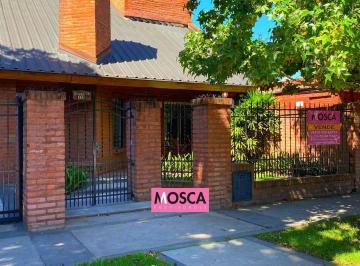 Casa · 300m² · 5 Ambientes · 1 Cochera · Hermoso Chalet en Moreno Norte