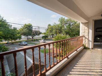 Casa de 8 ambientes, Ciudad de Santa Fe · Casa con Amplio Terreno Sobre Costanera + Dpto