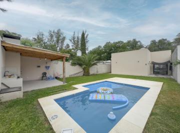 Casa de 3 ambientes, Ituzaingó · Casa 3 Ambientes - Piscina - Quincho - Jardin - Lote Propio - Parque Leloir