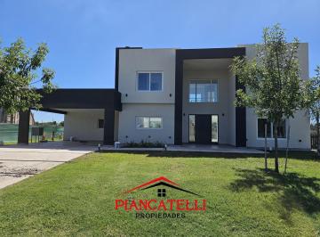 Casa · 350m² · 6 Ambientes · 2 Cocheras · Venta de Casa 6 Ambientes en Terravista a Estrenar