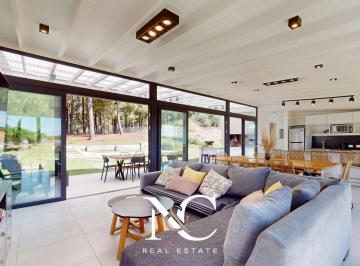 Casa · 133m² · 4 Ambientes · Casa en Venta en Costa Esmeralda con Fondo Libre