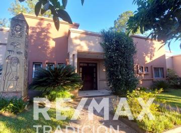 Casa · 714m² · 20 Ambientes · 1 Cochera · Venta Casa Premium 4 Dorm.. Resistencia