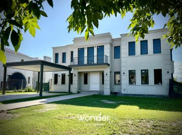 Casa de 7 ambientes, Luján de Cuyo · B° La Vacherie Golf Country - Exclusiva Casa a Estrenar - 4 Habitaciones en Suite